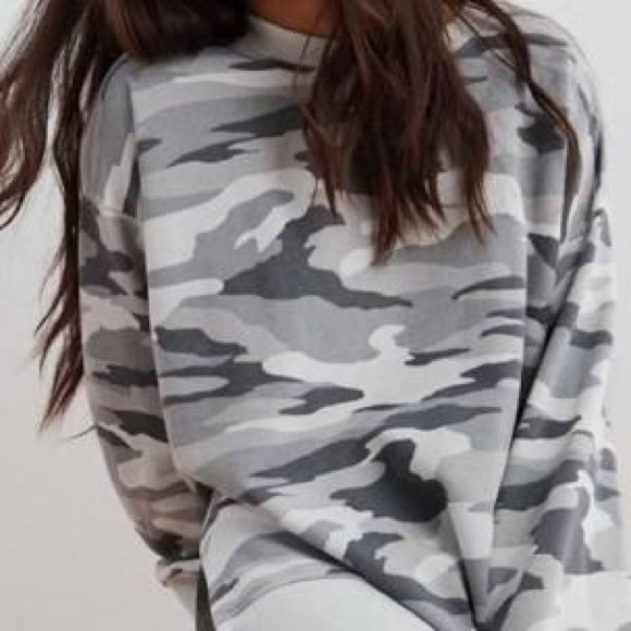 aerie Tops - 3/$10 Aerie gray camo oversized sweatshirt